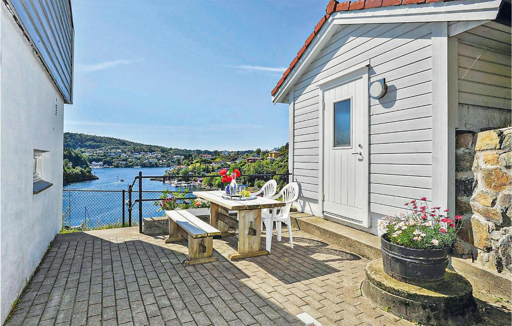 Cozy Apartment In Straumsgrend With Kitchen Bergen Exterior photo